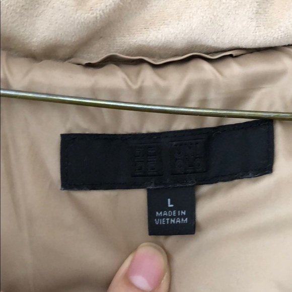 Large Uniqlo tan hooded down vest - Picture 3 of 4